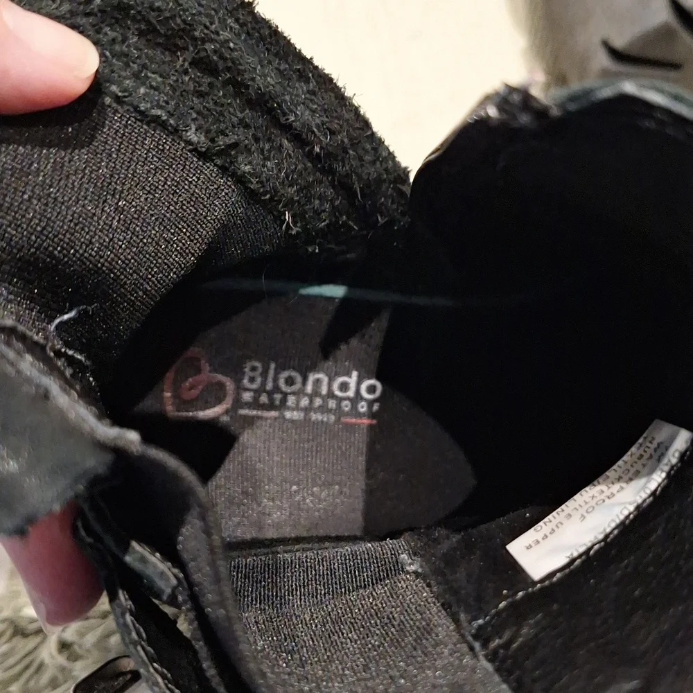 Blondo Dahlia Waterproof black booties size 7